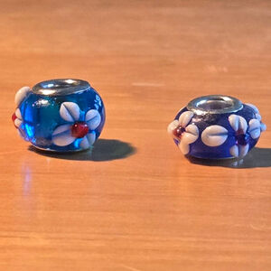 Murano Glass Charm Bracelet Bead Spacer Silvertone Women's White Blue Floral